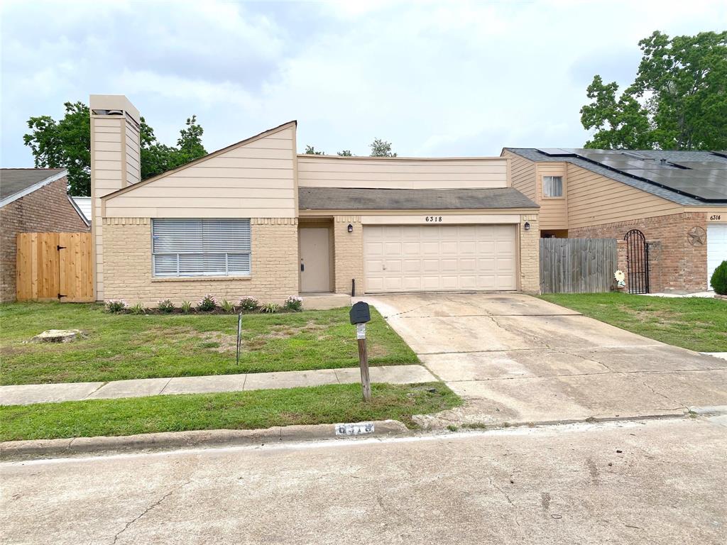 a front view of house with yard