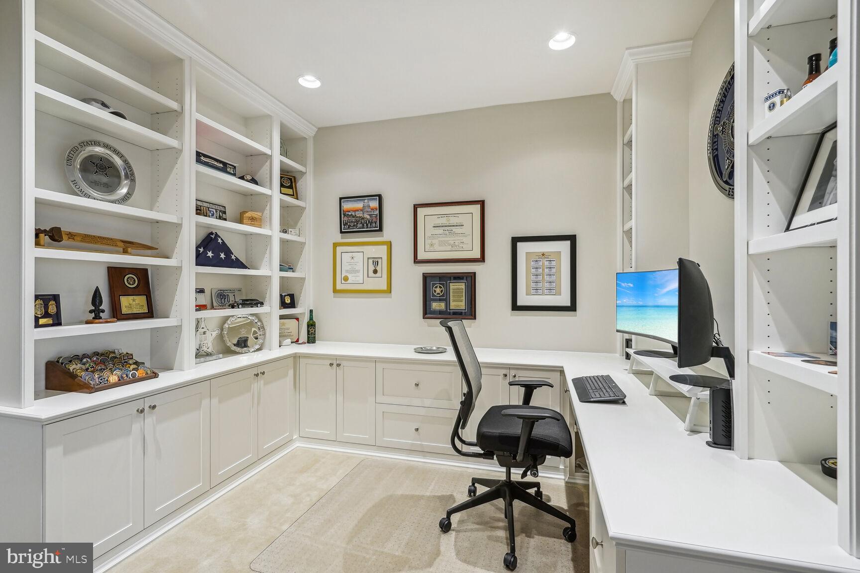Acquire home office furniture at the best prices in Alexandria, VA.