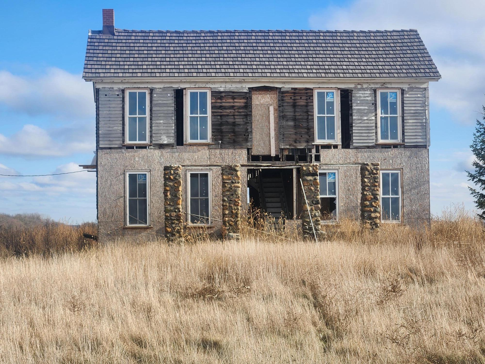 a view of front of house with a yard