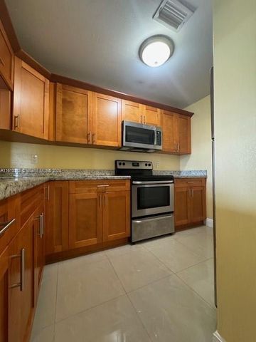 $1,950 | 10018 Northwest 4th Street, Unit 203 | Pasadena Lakes South