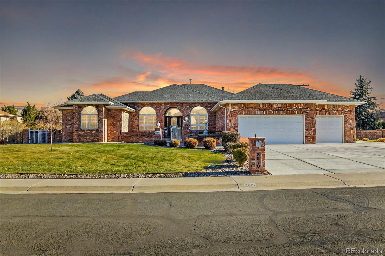 a front view of house with outdoor space and street view