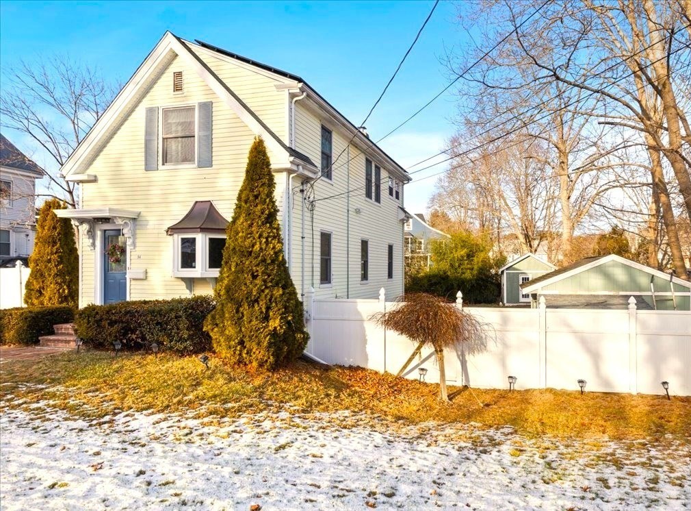 a view of a house with a yard