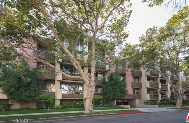 $8,000 | 141 South Linden Drive, Unit 104 | Beverly Hills