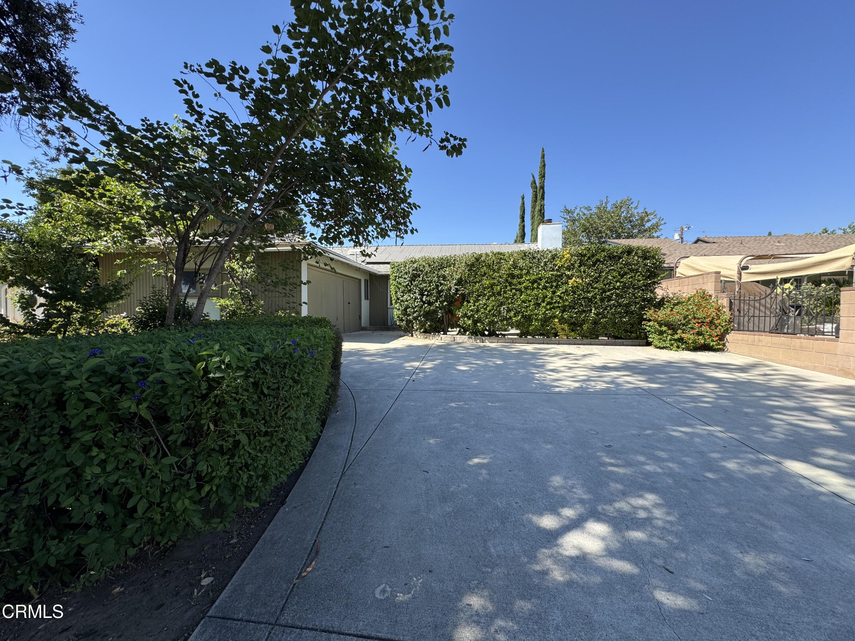 10563Hillview_Photo_Front