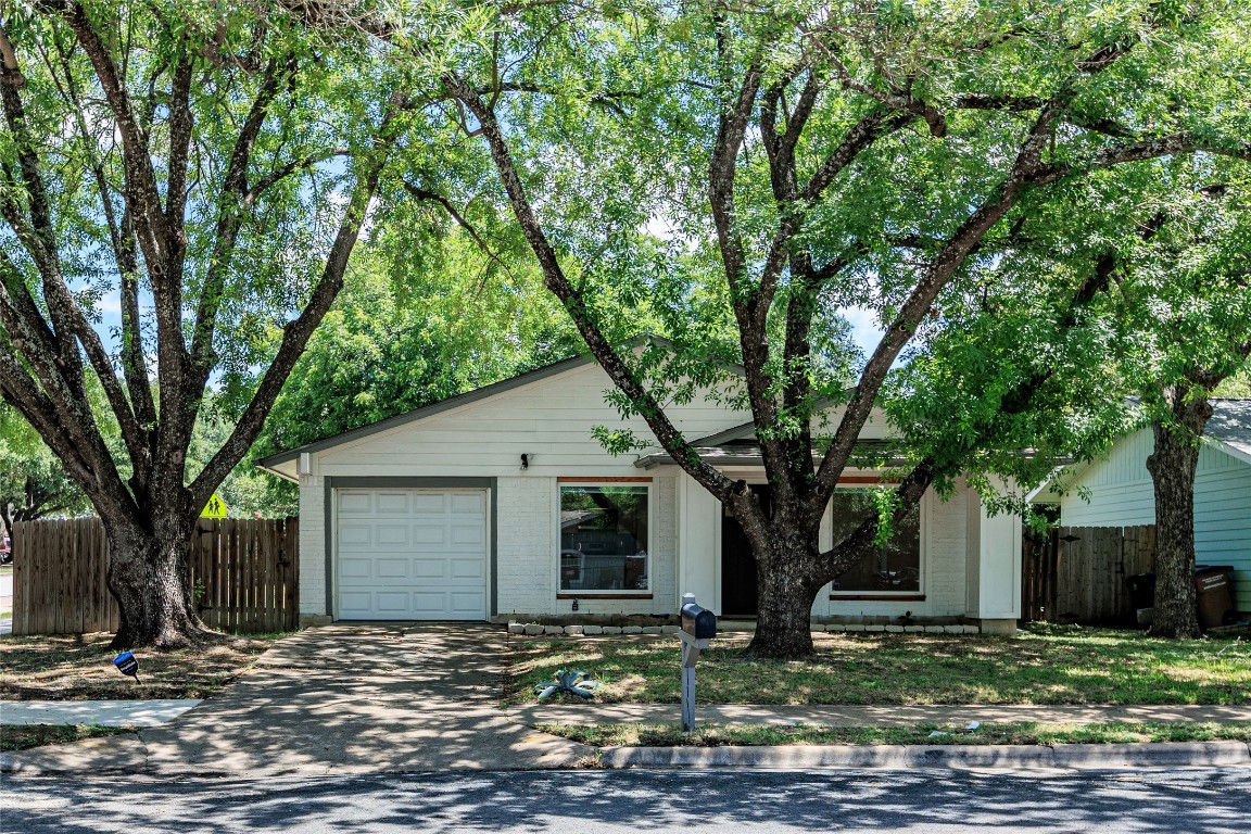 Lovely curb appeal. No HOA!