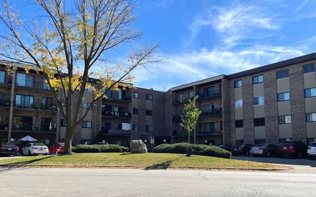 $2,300 | 725 West Huntington Commons Road, Unit 308 | Mount Prospect