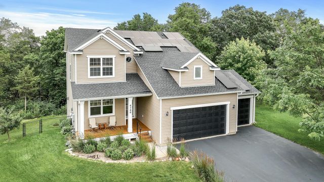 $549,900 | 6780 Oak Ridge Court | Shakopee