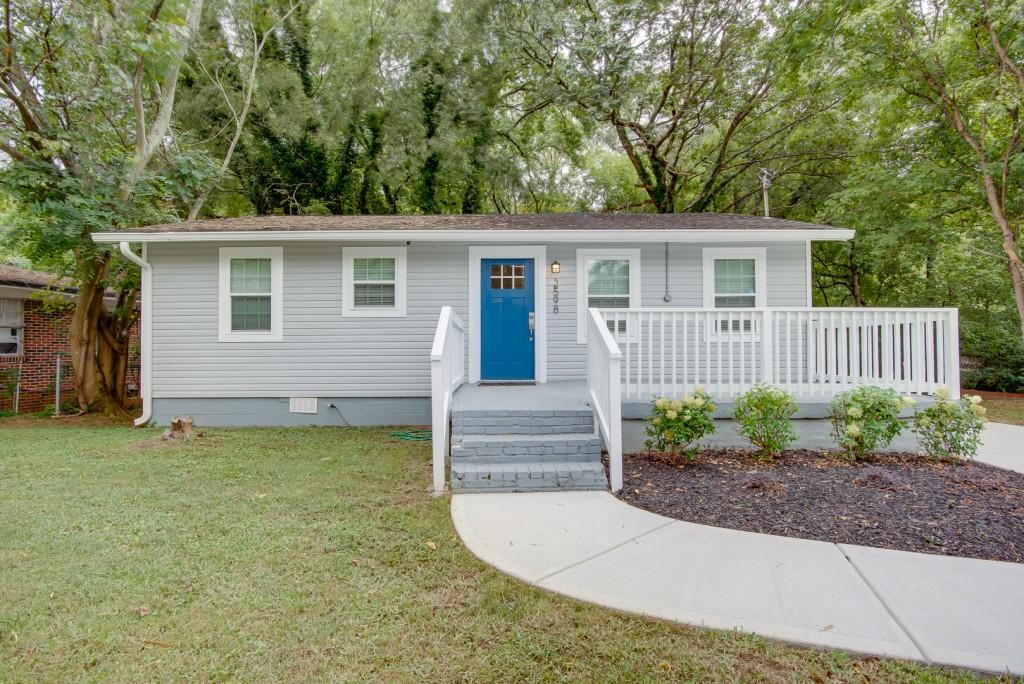 a view of a house with a backyard