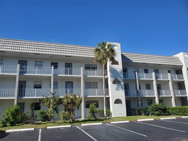 $1,450 | 8110 Sunrise Lakes Boulevard, Unit 205 | Sunrise Lakes