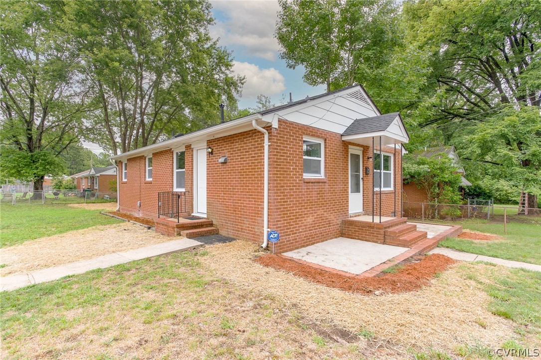 a view of a house with yard and a tree