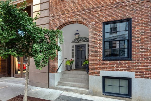 $3,499,000 | 32 Derne Street, Unit 2C | Beacon Hill