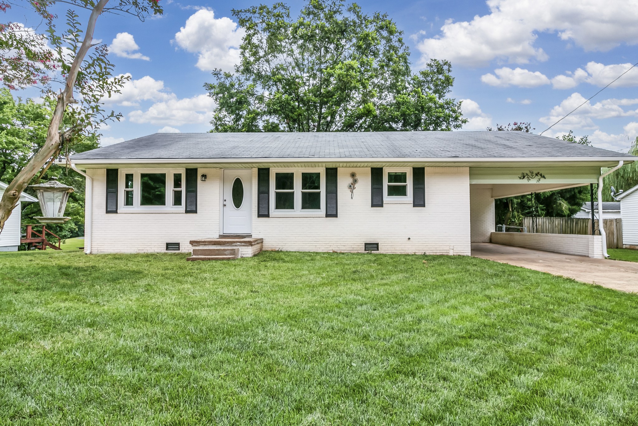 a view of front of house with a yard