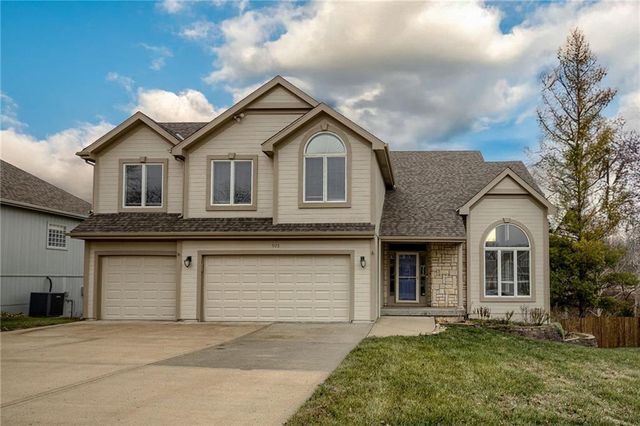 $420,000 | 905 Aspen Drive | Forest Oaks