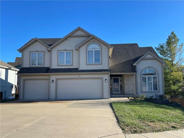 $420,000 | 905 Aspen Drive | Forest Oaks