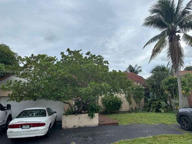 $585,000 | 2901 Buttonwood Avenue | Miramar