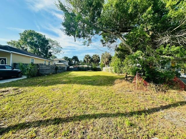 a view of a yard with a house