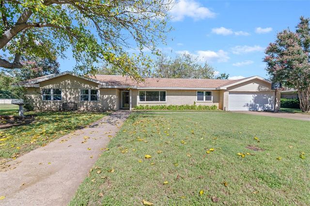 $330,000 | 301 South Ables Street | Granbury