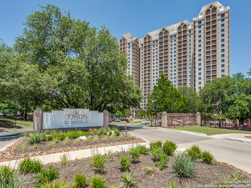 a building view with outdoor space