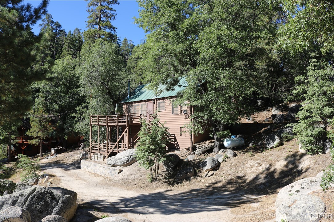 Rustic cabin in the San Bernardino National Forest