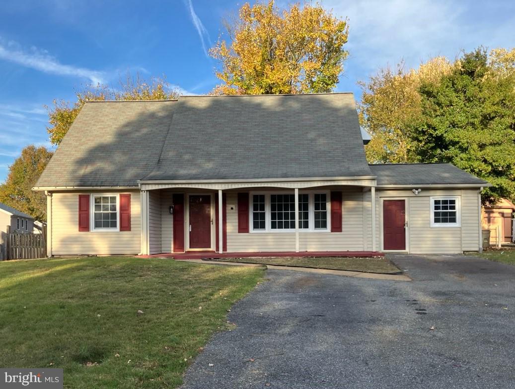 front view of house with a yard