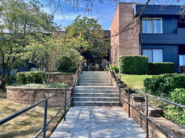 $1,695 | 1265 North Sterling Avenue, Unit 214 | Palatine