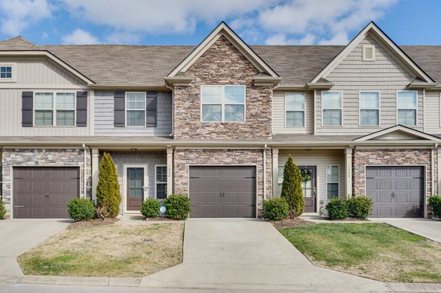 $2,095 | 1032 Chatsworth Drive | The Townhomes of Hickory Hills