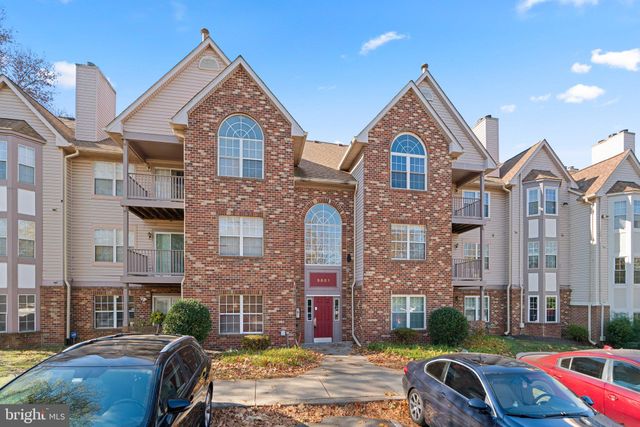 $285,000 | 9601 Lake Point Court, Unit 202 | Lake Arbor