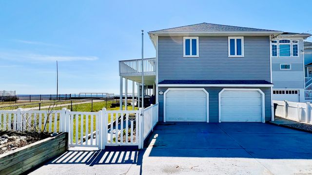 $999,900 | 33 Point Beach Drive | Woodmont