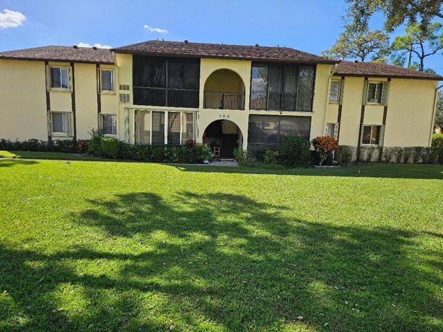 $2,300 | 105 Lake Pine Circle, Unit B2 | Greenacres