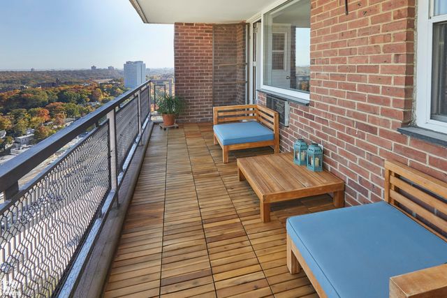 $575,000 | 5700 Arlington Avenue, Unit 20C | North Riverdale