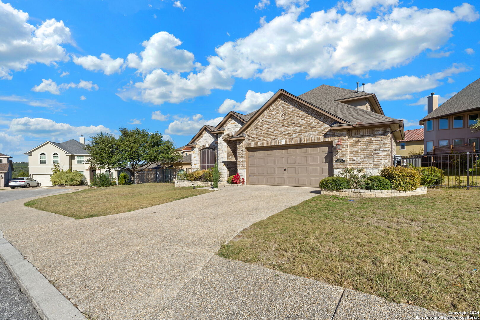 a view of a house with entertaining space