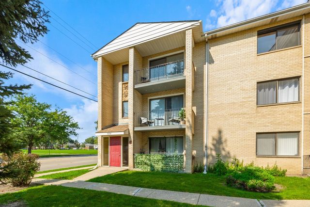 $199,900 | 6332 Pershing Road, Unit 3C | Berwyn