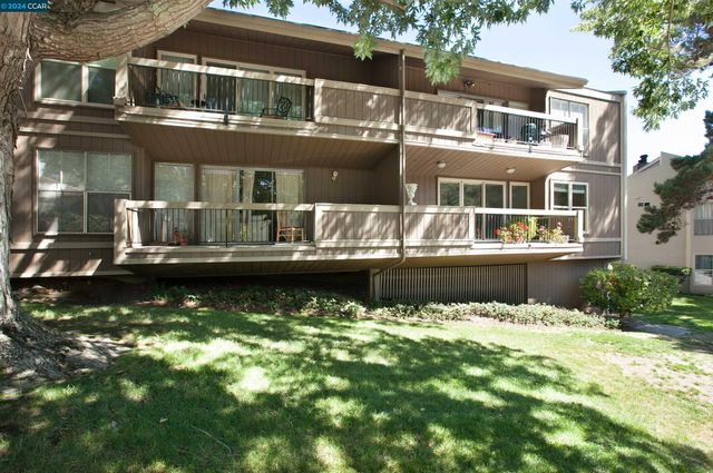 $2,600 | 2055 Ascot Drive, Unit 107 | Moraga Terrace