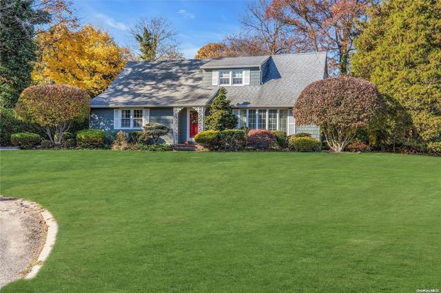 $899,990 | 242 Shadybrook Lane | West Islip