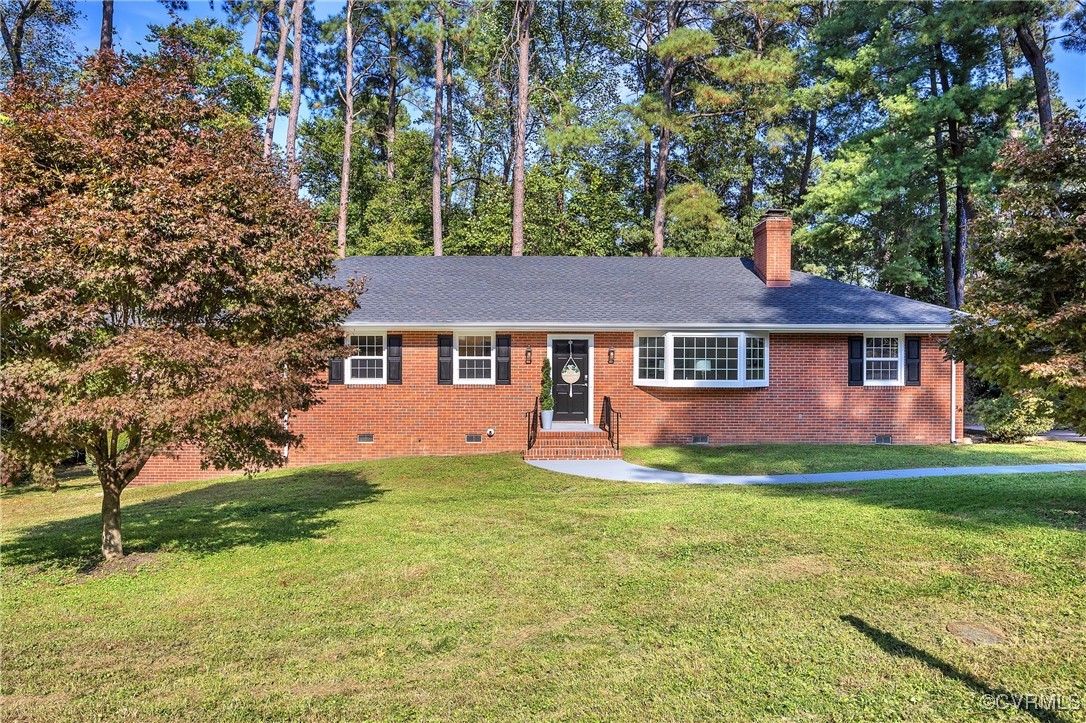 Ranch-style house featuring a front yard