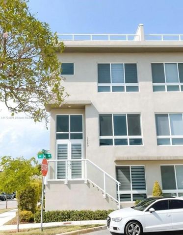 $930,000 | 10359 Northwest 64th Lane, Unit 10359 | Doral