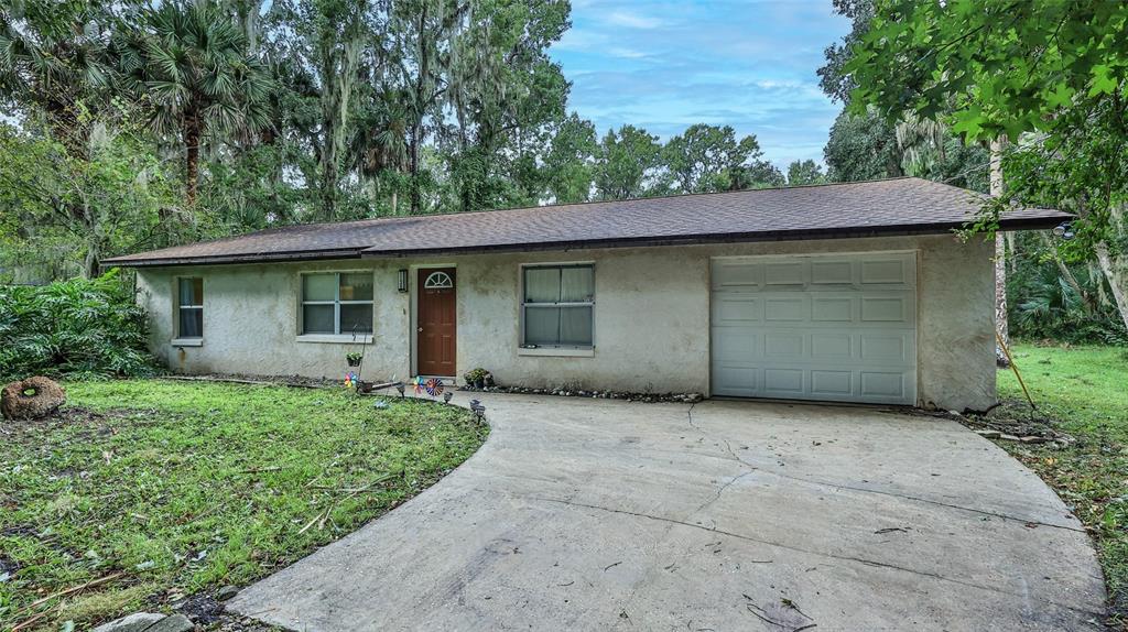 a view of a house with a backyard