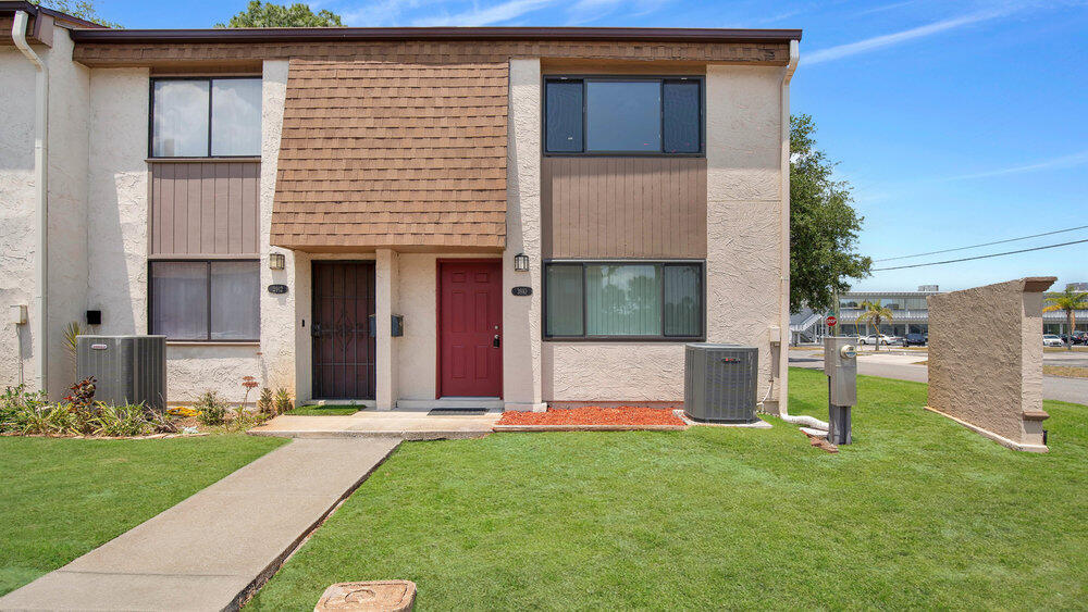 a view of an house with backyard space and garden