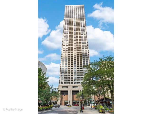 $424,900 | 1030 North State Street, Unit 11J | Newberry Plaza