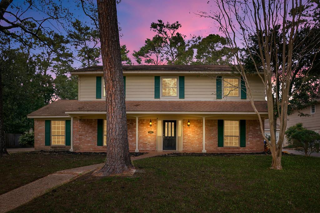 Welcome to 2027 Seven Oaks Dr in Kingwood, TX, located in the scenic community of  Trailwood Village!