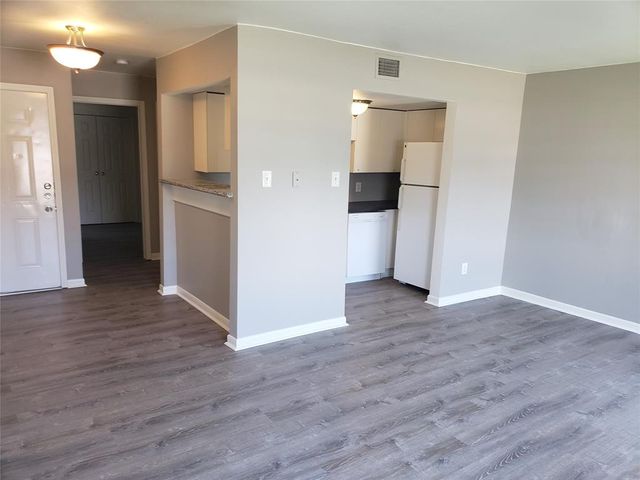 $975 | 217 Church Street, Unit 105 | Lindale