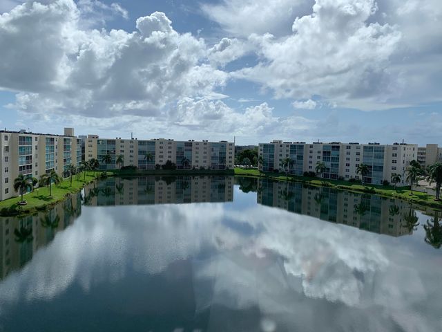 $2,400 | 101 Southeast 3rd Avenue, Unit 606 | Dania Beach