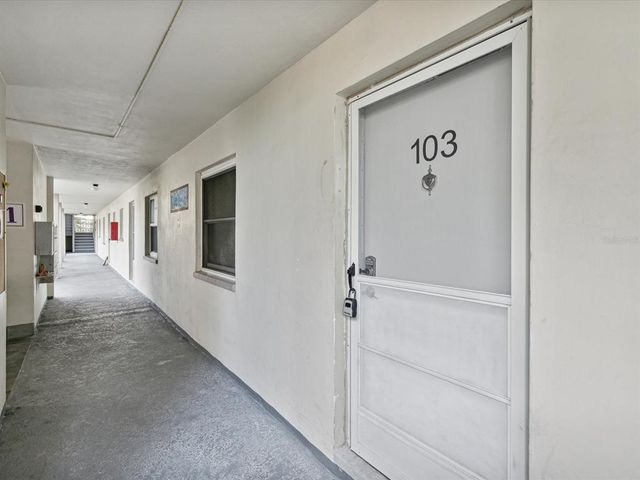 $2,100 | 1524 Lakeview Road, Unit 103 | Clearwater