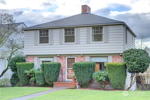 $3,995 | 3841 44th Avenue Northeast | Laurelhurst