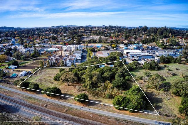 $2,600,000 | 1252 Petaluma Boulevard North | Midtown Petaluma