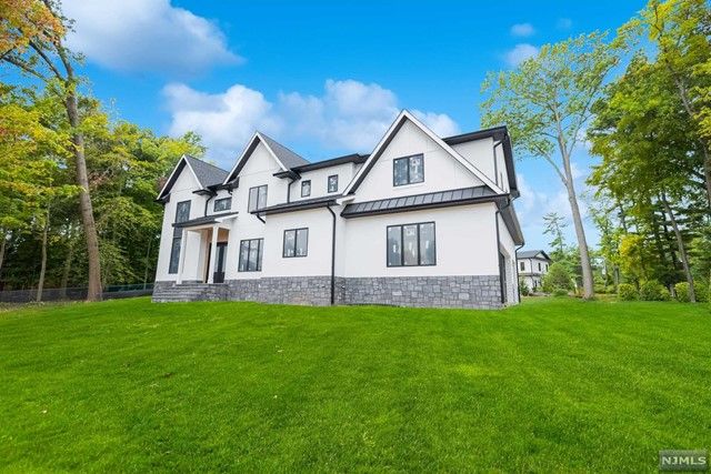 $2,588,000 | 620 Abbe Court | Pascack Valley