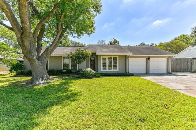 $425,000 | 1306 Frontier Lane | Friendswood