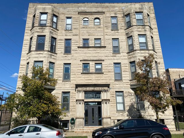 $249,900 | 118 East 45th Street, Unit 301 | Bronzeville