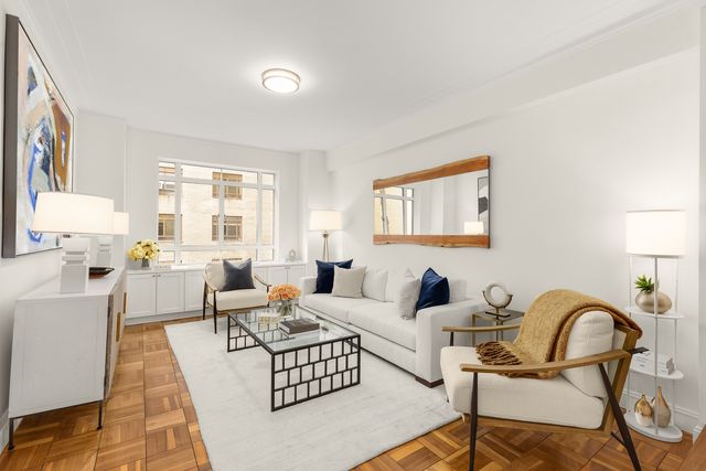 $1,550,000 | 25 Central Park West, Unit 4G | Upper West Side