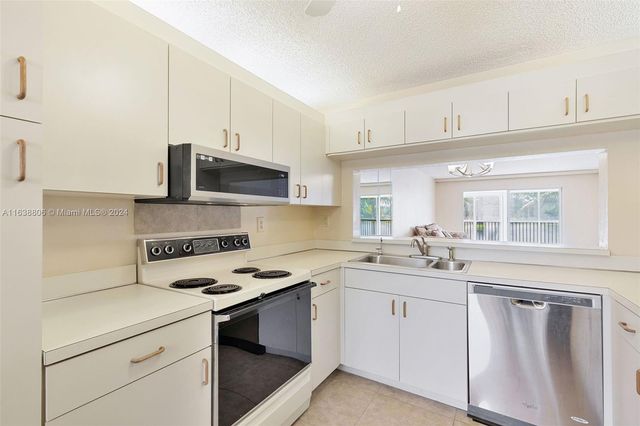 $2,500 | 7214 South Devon Drive, Unit 211 | Westwood